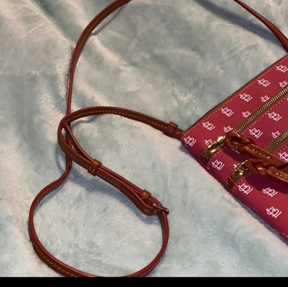 Dooney & Bourke X MLB  St Louis Cardinal Baseball Triple Zip Crossbody File Bag - Picture 5 of 5